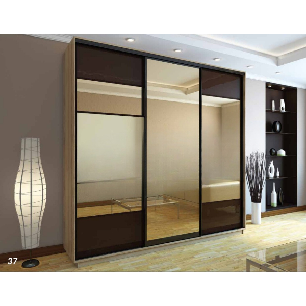 3-doors wardrobe